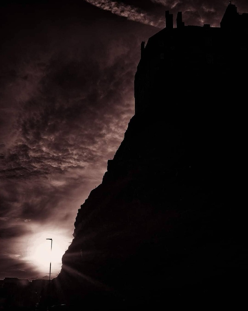 darkedinburgh's tweet photo. “The future belongs to those who believe in the beauty of their dreams.”
- Eleanor Roosevelt
#thisisedinburgh #edinburgh #edinphoto #igersscotland #igersedinburgh #darkedinburgh #blackandwhite #lovescotland #insta_scotland #igscotland #igscot #instascotland #ukpotd #edinbur… https://t.co/1nDh9n2onc