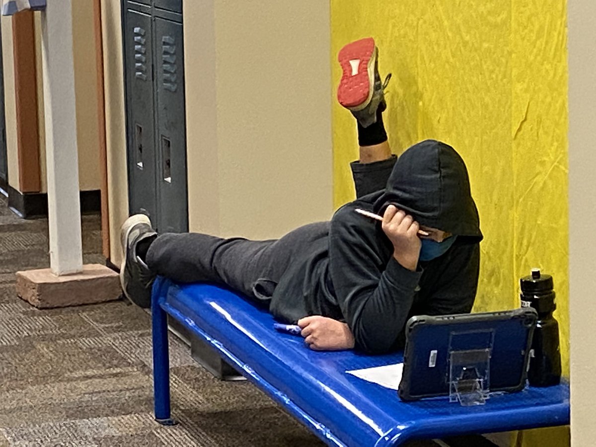FCIFalcons's tweet photo. Students find a way to collaborate near or far!! #FalconPride #FalconsConnect https://t.co/tykVOvHfYs