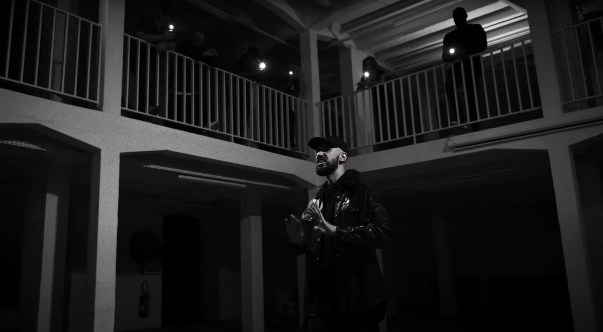 GeniusFrance's tweet photo. C’est un retour inattendu qui s'opère sur la scène rap parisienne : 4 ans après son "dernier EP", Espiiem surprend avec son nouveau titre "Rare".

"J'marche avec une telle assurance, on dirait que le sol m'appartient"

🎥 https://t.co/Ib23G3xte8 https://t.co/H23QyWQmE8