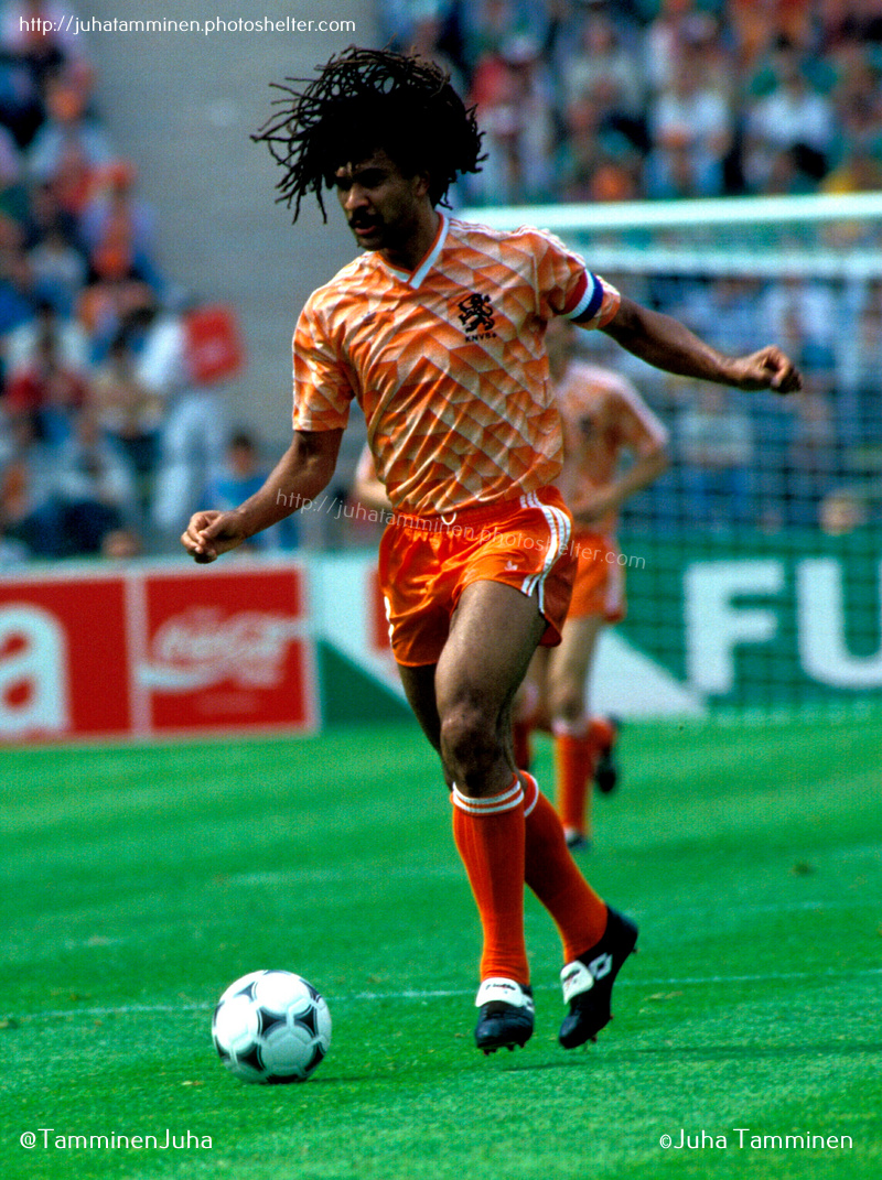 Ruud Gullit and his unforgettable hair in the 1988 European Championship final. #RuudGullit #Euro1988 #Holland #Netherlands #oranje @GullitR