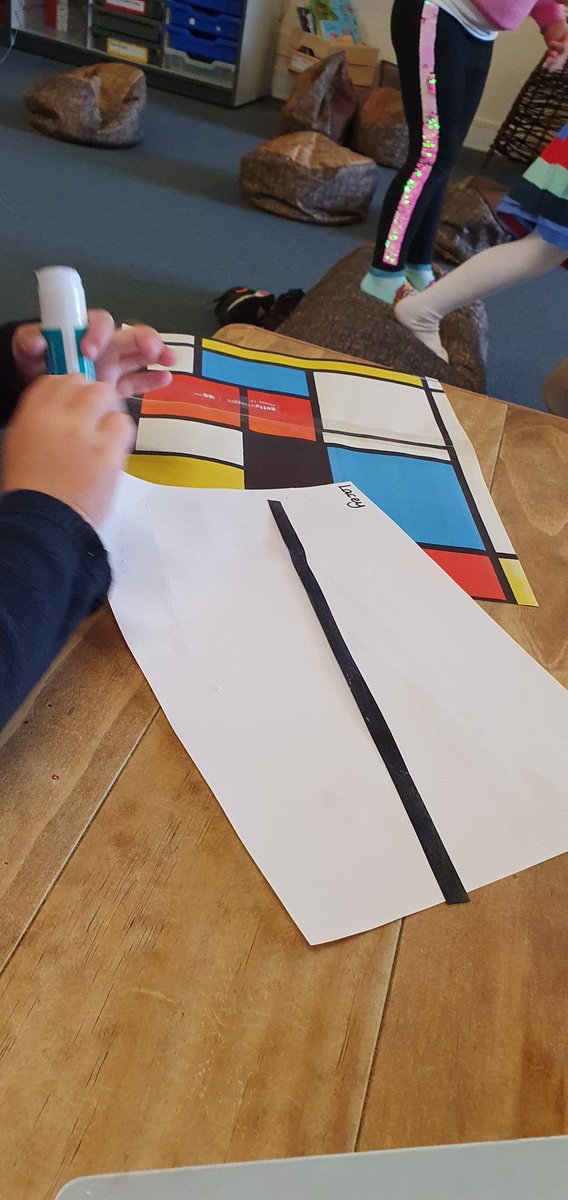 Avonbridgenurse's tweet photo. When talking about our #ArtyMaths we came across an #artist who uses lines and shapes to make pictures so we decided to try our own. We talked about the different lines, shapes and colours. I wonder what will happens tomorrow #MathsWeekScot #ELCArtMathsWeek @numhubchampfalk https://t.co/cp2UvfB5qO