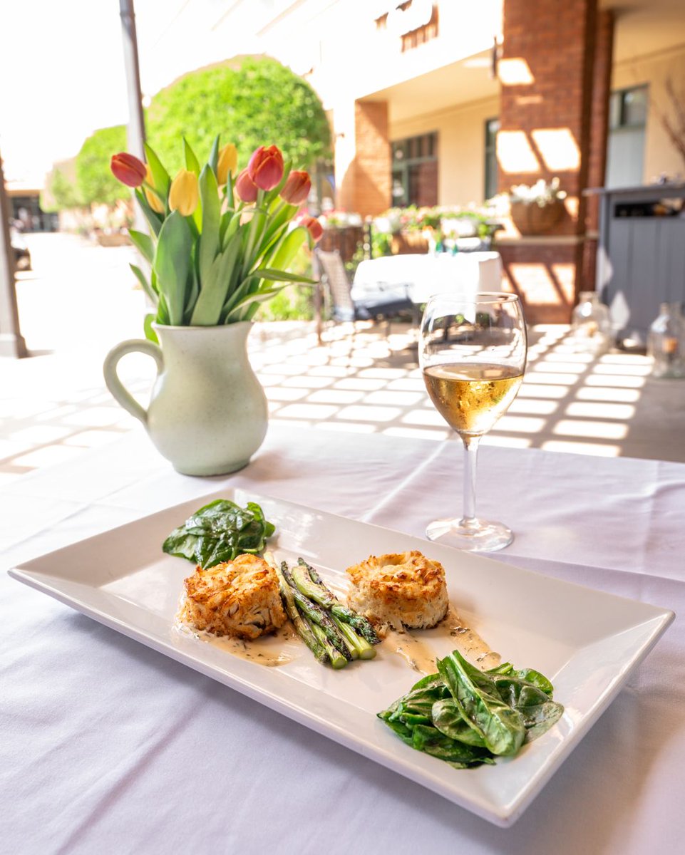 The weather is feeling wine-derful! We look forward to seeing you for dinner this evening! ☀️

Call 901-683-0441 to make a reservation for dine-in or order curbside pickup or delivery!
