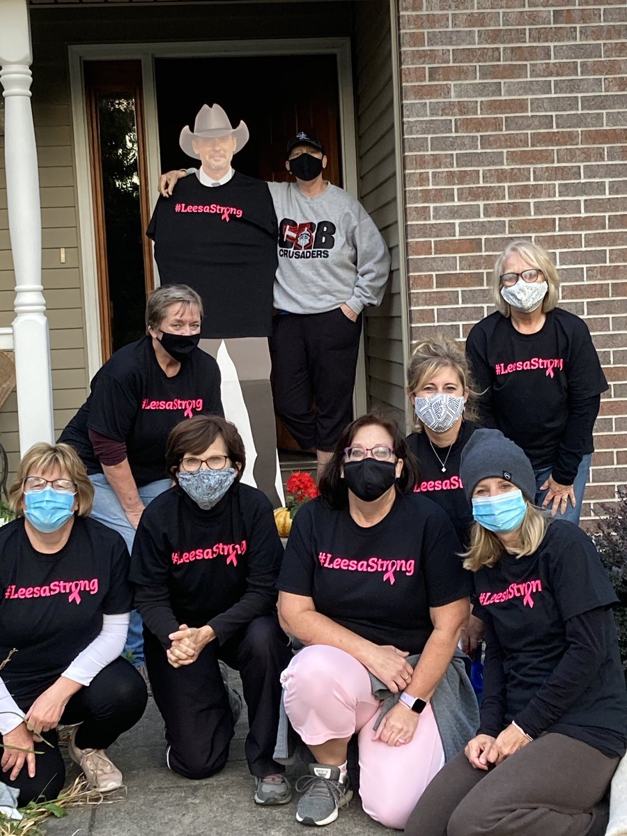 mrsbirdman5's tweet photo. @TheTimMcGraw Thanks for showing up to support my sister-in-law as she fights breast cancer.  Your #LeesaStrong T-shirt looks great. I’m sure @RichStoffers1 @LeesaStoffers and @CoachStoffs11 all appreciate the support. https://t.co/HK8ehqBxTa