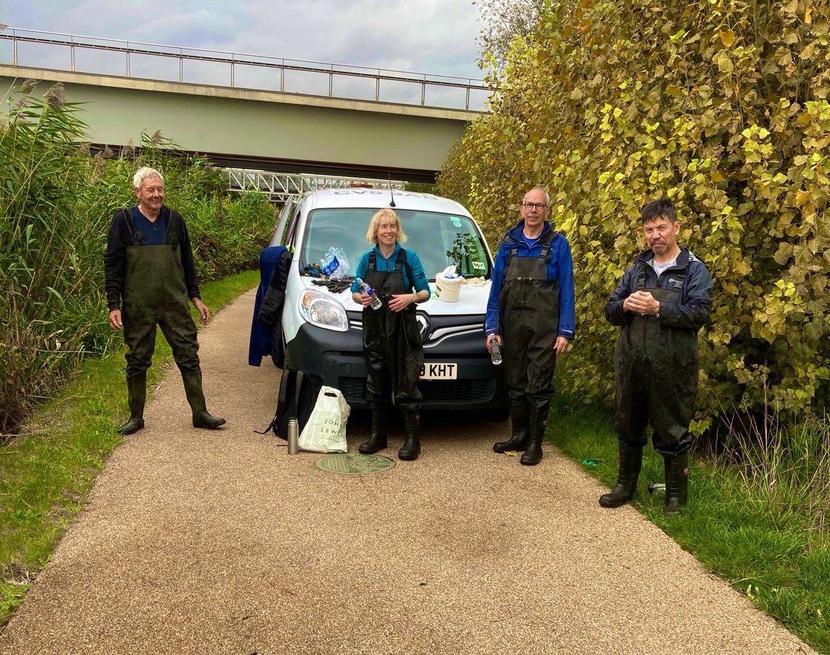 #WadingIn the @OurParklifeCIC #ParkChampion #ConservationVolunteers are back in the thick of it @noordinarypark NorthPark Conservation Pond with @idverdeUK RangerDavid and NorthParkTeams for more #ReedReductions well done team great progress !