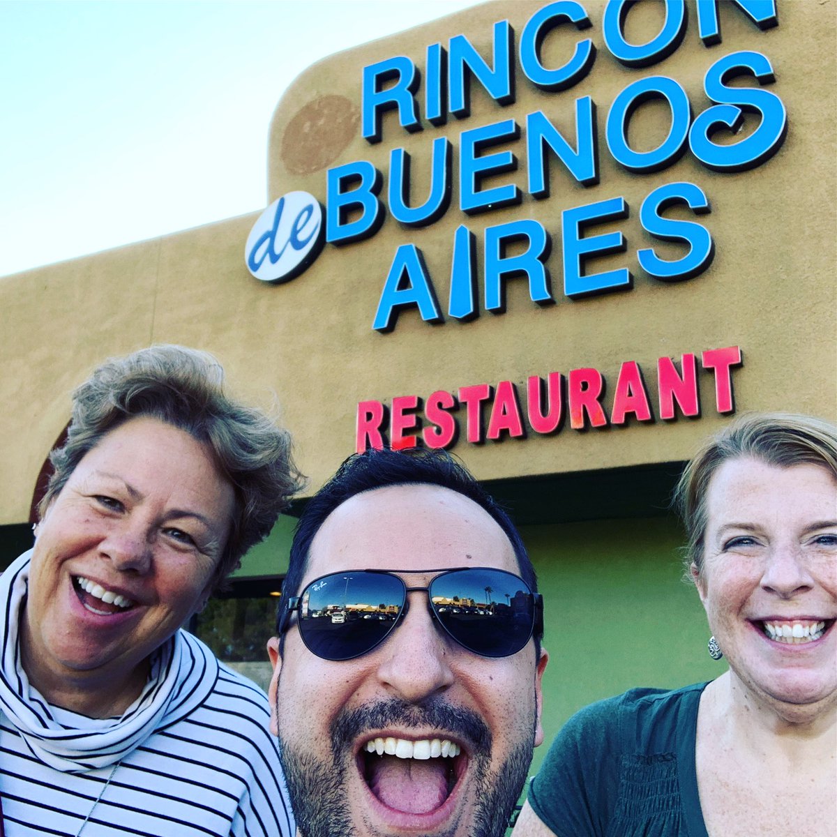 ProfeTeeJay's tweet photo. Happy National Teach Spanish Day! ¡Los profes de Spring Valley High School en Las Vegas celebraron hoy el #NTSD2020 con empanadas argentinas y alfajores! @AATSPglobal @GrizzliesSvhs https://t.co/JeSVpaVF7a