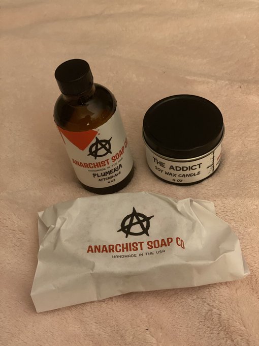 Buy my loves @Karma_Rx amazing soaps, candles, aftershaves, Cologne and more!! Such great stuff!! https://t<a class="tags" href="/tag/karma_rx">@karma_rx</a><a href="/tag/bussitchallenge"class="tags"><span>#bussitchallenge</span></a>