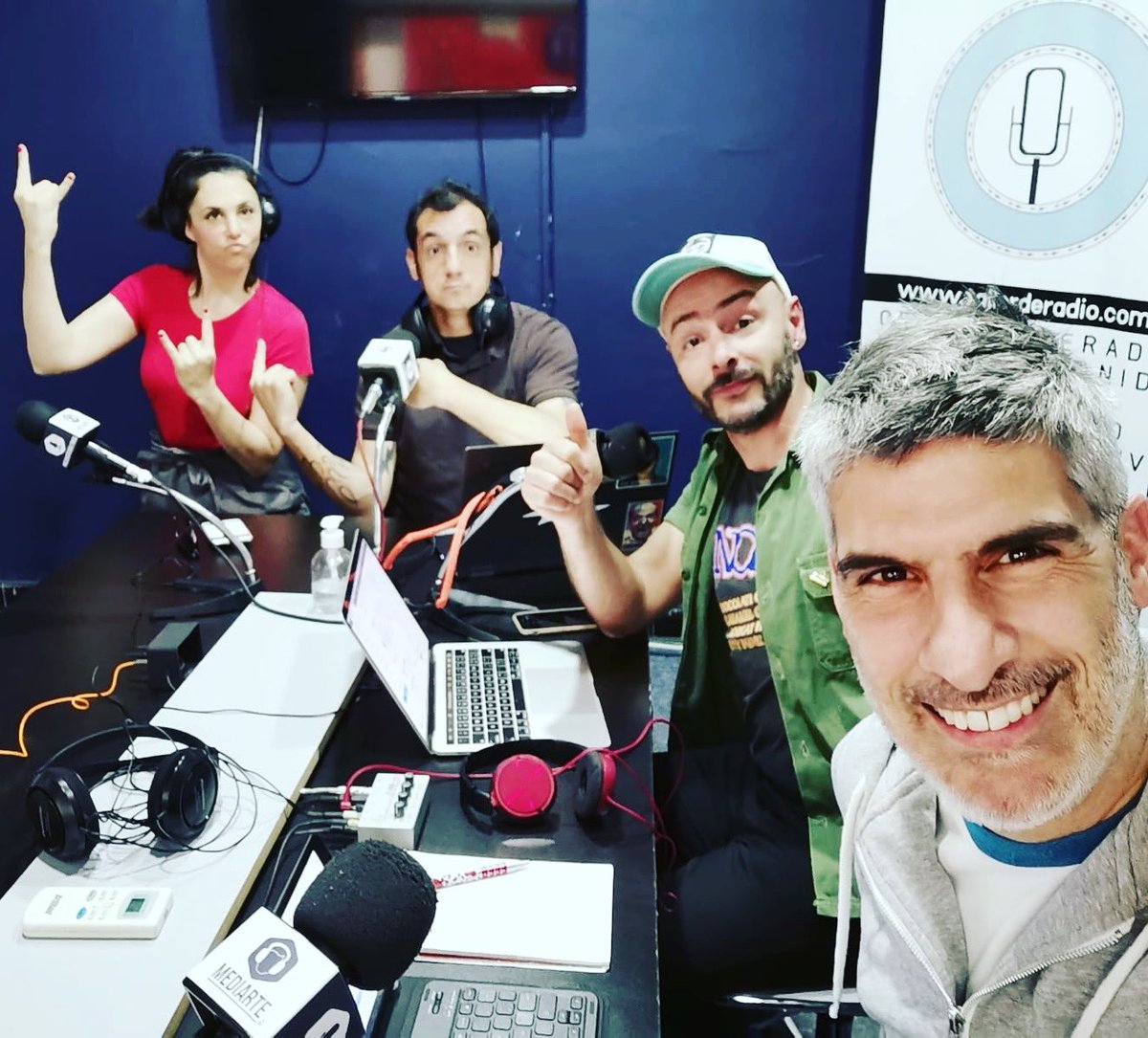 Hoy ya todos juntos hicimos un nuevo De Arriba Un Rayo. Escuchanos en electricaradio.live