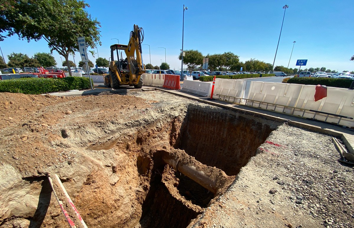 iflyfresno's tweet photo. Storm drain &amp; underground work continue in preparation for the @FresnoAirport new parking garage. Please look for detour signs to exit booths during this site work. In a few weeks, we expect to see the first garage columns go up … more to come! #FATforward https://t.co/KwGjsNsoDi