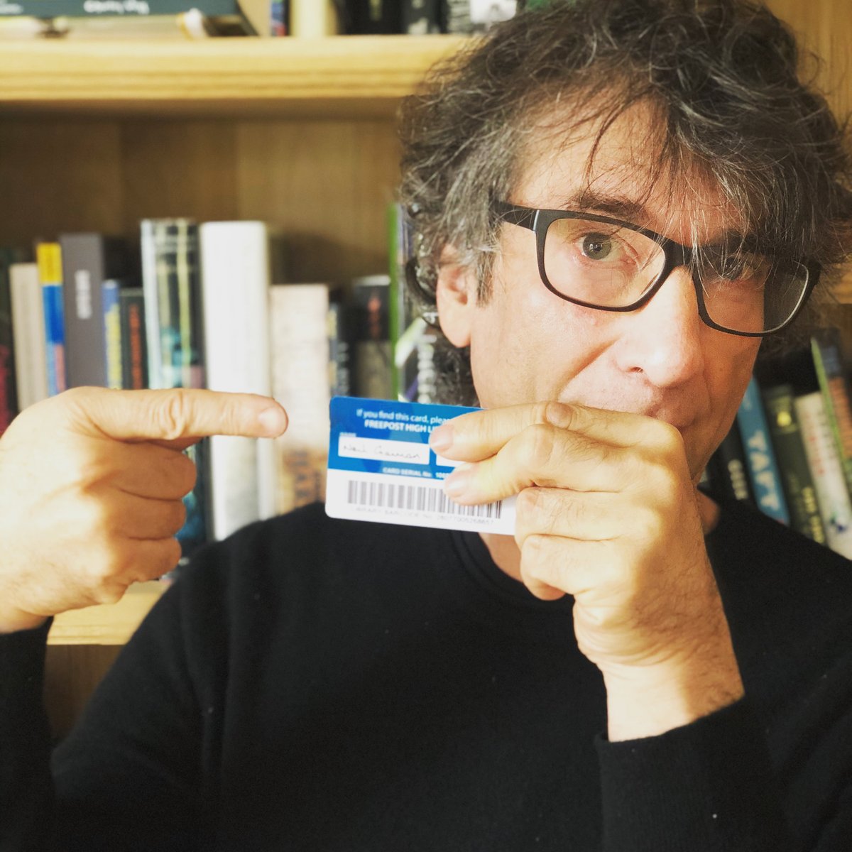 gaimanreader's tweet image. .@neilhimself  has his library card, do you have yours? Today is the last day of #NationalLibraryCardSignUpMonth: use your card to check-out every Neil Gaiman book ever written, including The Neil Gaiman Reader (available October 20).