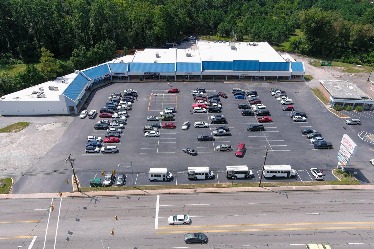 horizon_leasing's tweet photo. Commercial space for lease by Lexington Medical Hospital and Hwy 26.

Ideal for Massage Therapy, Tanning, Spa, Medical etc.  7 private rooms, big upfront area, kitchen, 3 restroom and a shower.  Excellent visibility.  2200 sqft

2277 Sunset Blvd
West Columbia, SC

803-810-0800 https://t.co/LF1EuKfCkc