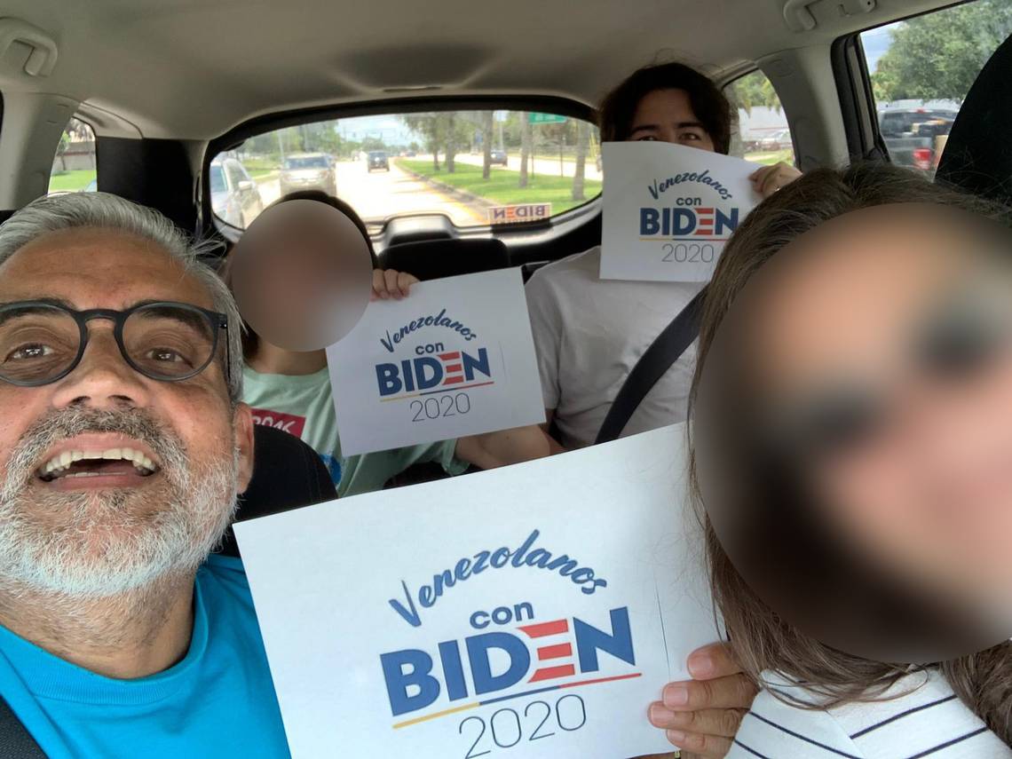 3/ The Vivas family knows this dynamic all too well. In June they posted this selfie. The ensuing backlash (on Twitter, IG & TikTok) was extreme. “We are talking about thousands & thousands of tweets, including death threats and accusations that my family and I are pedophiles”