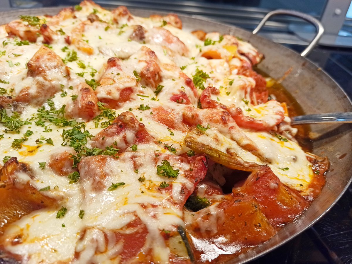 American dirty Burger with home made burger sauce, Macaroni Cheese, coleslaw and Chips at Quayside.