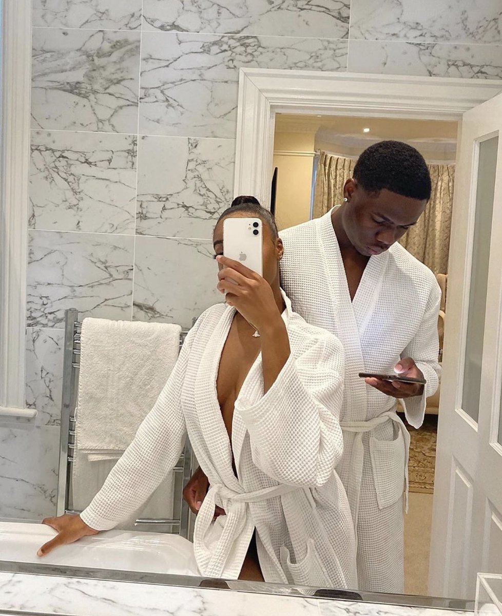 blacktwiterthrd's tweet photo. mood 🤍 https://t.co/Ln9oq1uEBm