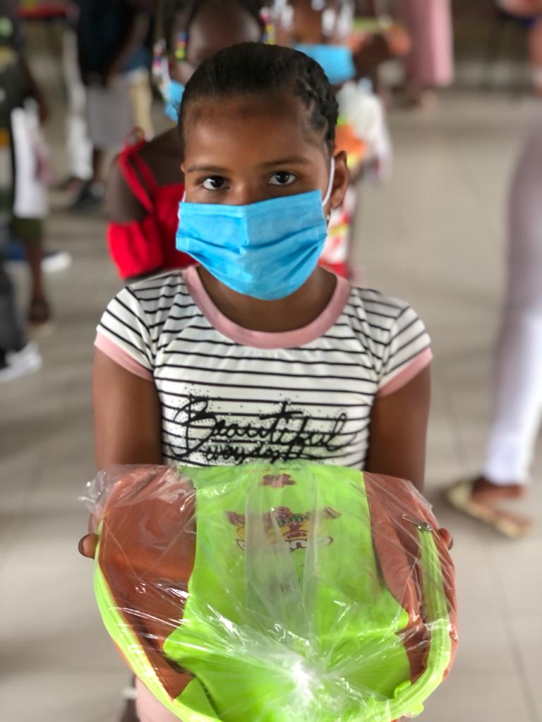 Con el propósito de ayudar a los niños del Municipio de La Unión Panamericana en el Chocó la <a href="/fnd_social/">FNDSocial</a> en compañía de las Gestoras Sociales Gisella Palacios y Maria Yalith Hinestroza hicieron entrega de kits orales, escolares e implementos de higiene personal. <a href="/LunnaColombia/">LUNNA | Líderes Unidos por los NNA de Colombia</a>