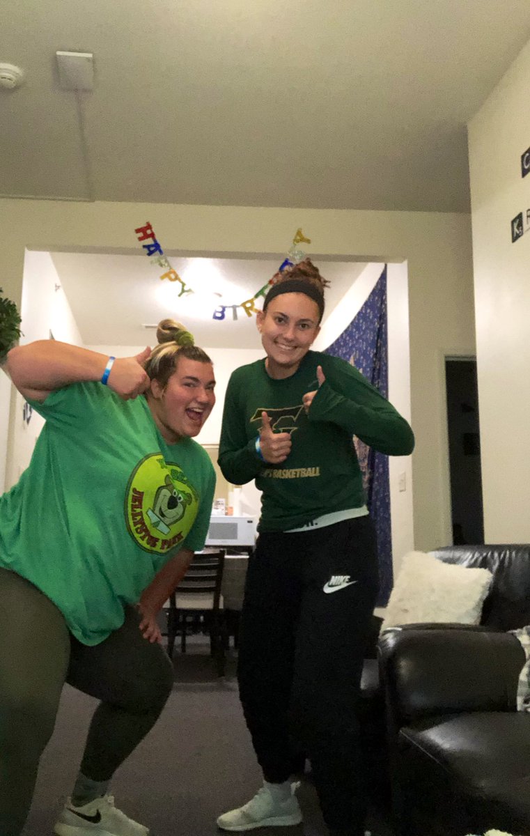 JRejczyk's tweet photo. Color War Wednesday!!! #JuniorFSOE #teacherbytrine #classcolor https://t.co/Y0HiuEsyyh