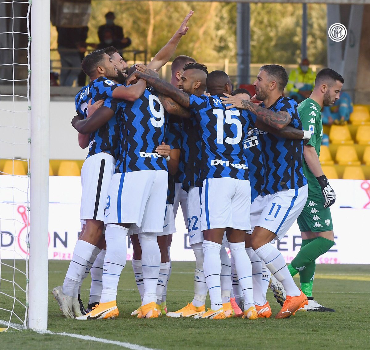 youngy18's tweet photo. 3 punti buoni sulla strada. Squadra🤘🏾🔵⚫️ https://t.co/3tR5fzcLj0
