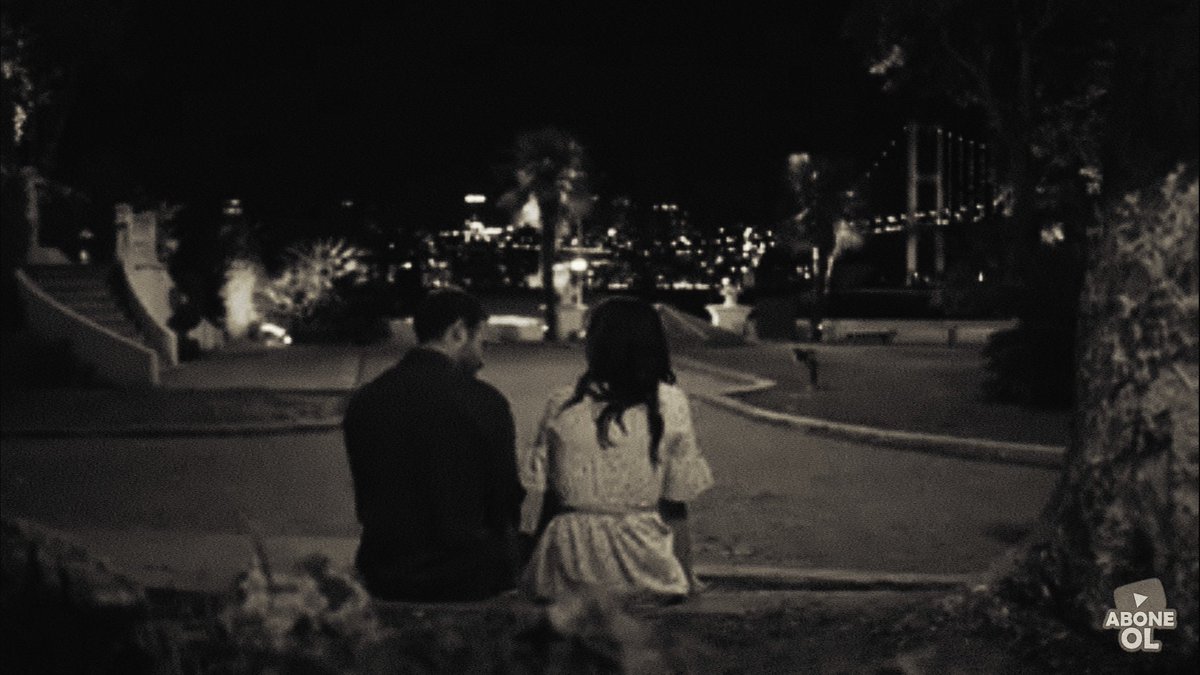 Ey aşk neredesin şimdi
Sen de mi terk ettin beni?
Ne hata ettiysem, affet
Büyüklük sende kalsın, e mi?
#SezenAksu