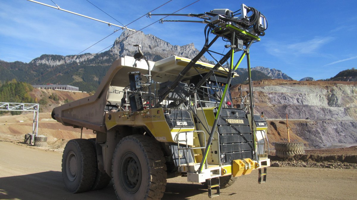 im_mining's tweet photo. Ground break has taken place at #VAErzberg #ironore #mine, Austria of a 5 km #trolleyassist line on which 6 @Liebherr electric drive #T236 100 t trucks will operate; equipped with #trolleybar current collectors allowing trolley ops on curves #futureomining https://t.co/fN9yhDLrAq https://t.co/OZx0N6mhUc