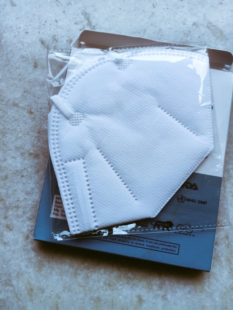 NAbani's tweet photo. 50 k N95 earloops premium quality  pieces available ...
  
Anywhere in India we delivered

Moq 1lakh. @55.50
Moq 3 lakh @53.50

Note . Gst 5% n packaging n transportation cost   needs to be added

Mrp is 125😷😷😷😷

More than 50 percent discount on bulk orders only https://t.co/rywiRKlBCs