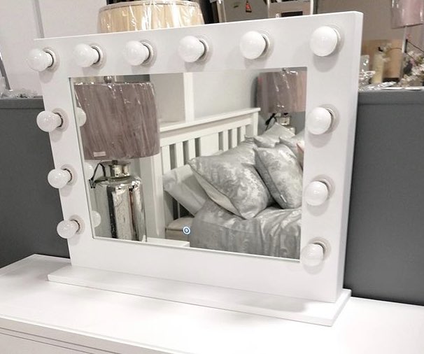 Get ready in style with the Hollywood Mirror €215 💕

Can be wall mounted or fitted to a dresser!
#hollywoodmirror #mirror #makesupstation #makeup #dressingroom #interiors #homeinteriors #interiors123 #decor #christmaspresents #gergavinshomeinteriors