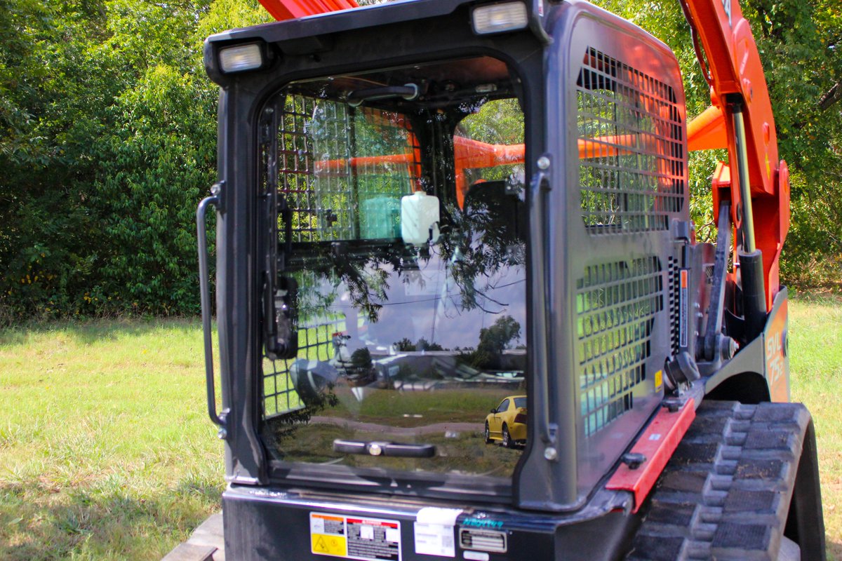 CompanyPerry's tweet image. Have you seen our solution to Kubota Track Loader Windshield Replacement? Learn more at perry-co.com/trackloader.ht… Available for SVL 65, 75, and 95. #theperrycompany #kubota #trackloader