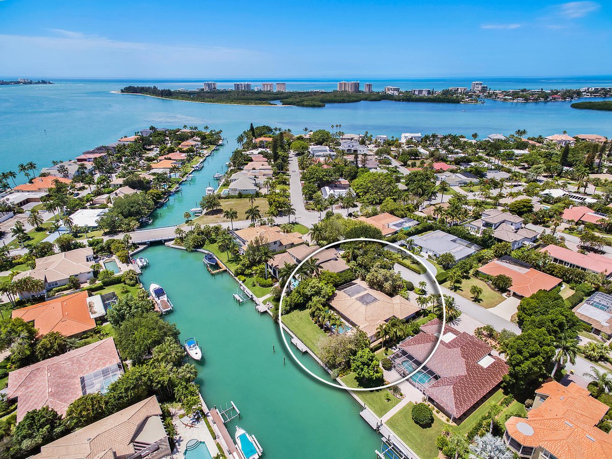 StephChurchRE's tweet photo. Pending in 1 day! Contact us for all your real estate needs 941-724-5448
.
.
.
#justlisted #pending #realestate #coldwellbanker #homerocks #luxury #lifestyle #churchsisters #househunting #birdkey #Sarasota #Florida https://t.co/xywZ9g38Fe