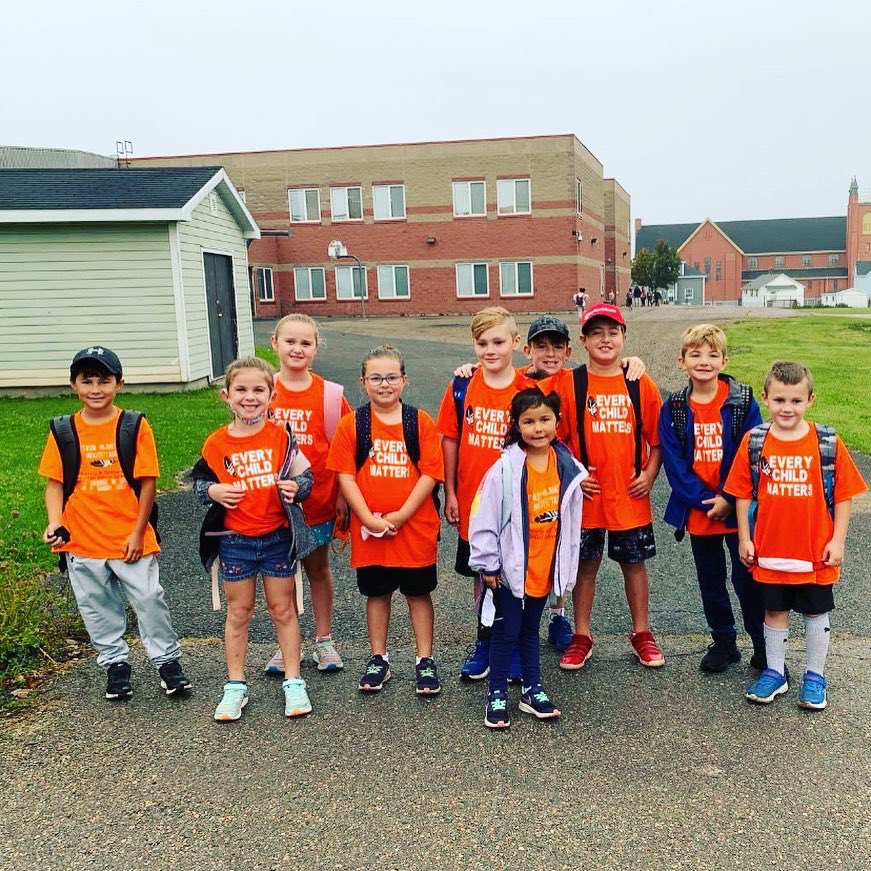 tiffanyratch's tweet photo. #EveryChildMatters #OrangeShirtDay2020 #thesekids❤️ https://t.co/Q34qbD1egR