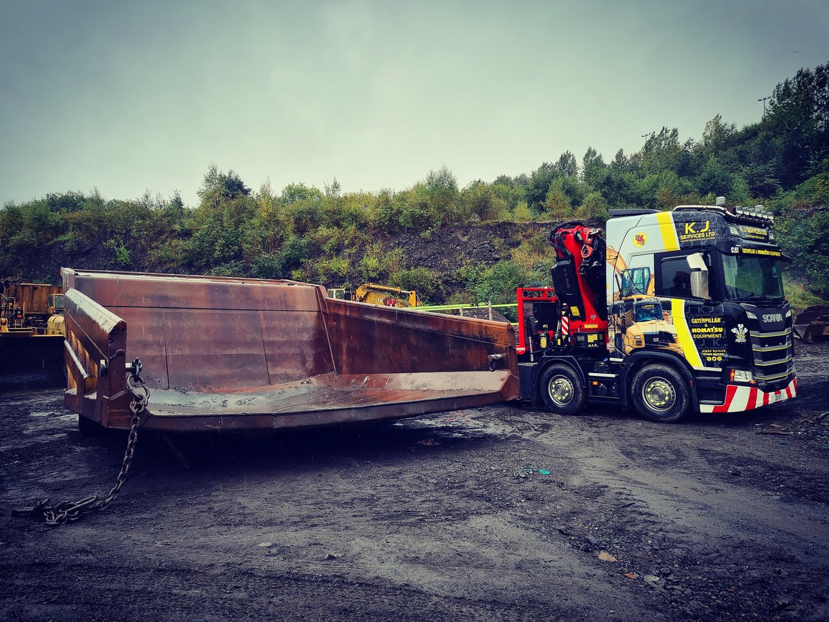 KJ_Services's tweet photo. Today We Carried Out A Tandem Lift Using Our Scania R500 To Help Lift This Mighty Caterpillar 777D Skip! 💪👌🤙 #KJServicesLtd #HiabHire #Scania #R500 #Fassi #F820 #Caterpillar #UsedEquipment #FinningUk https://t.co/PqQrffYU1F