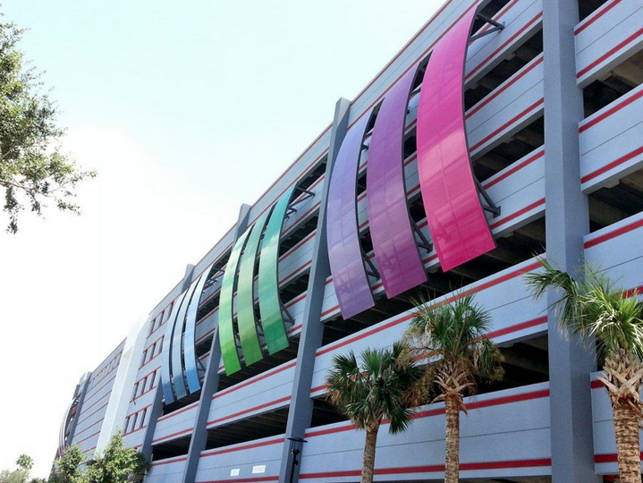 IDriveFun's tweet photo. Where can I find parking?
Everywhere! Parking is available at most locations throughout the district. To make things even easier, FREE parking is available at ICON Park, the perfect home base to start your day of exploring the Entertainment District.
#IDriveFun #Orlando https://t.co/NQ08w43gfN