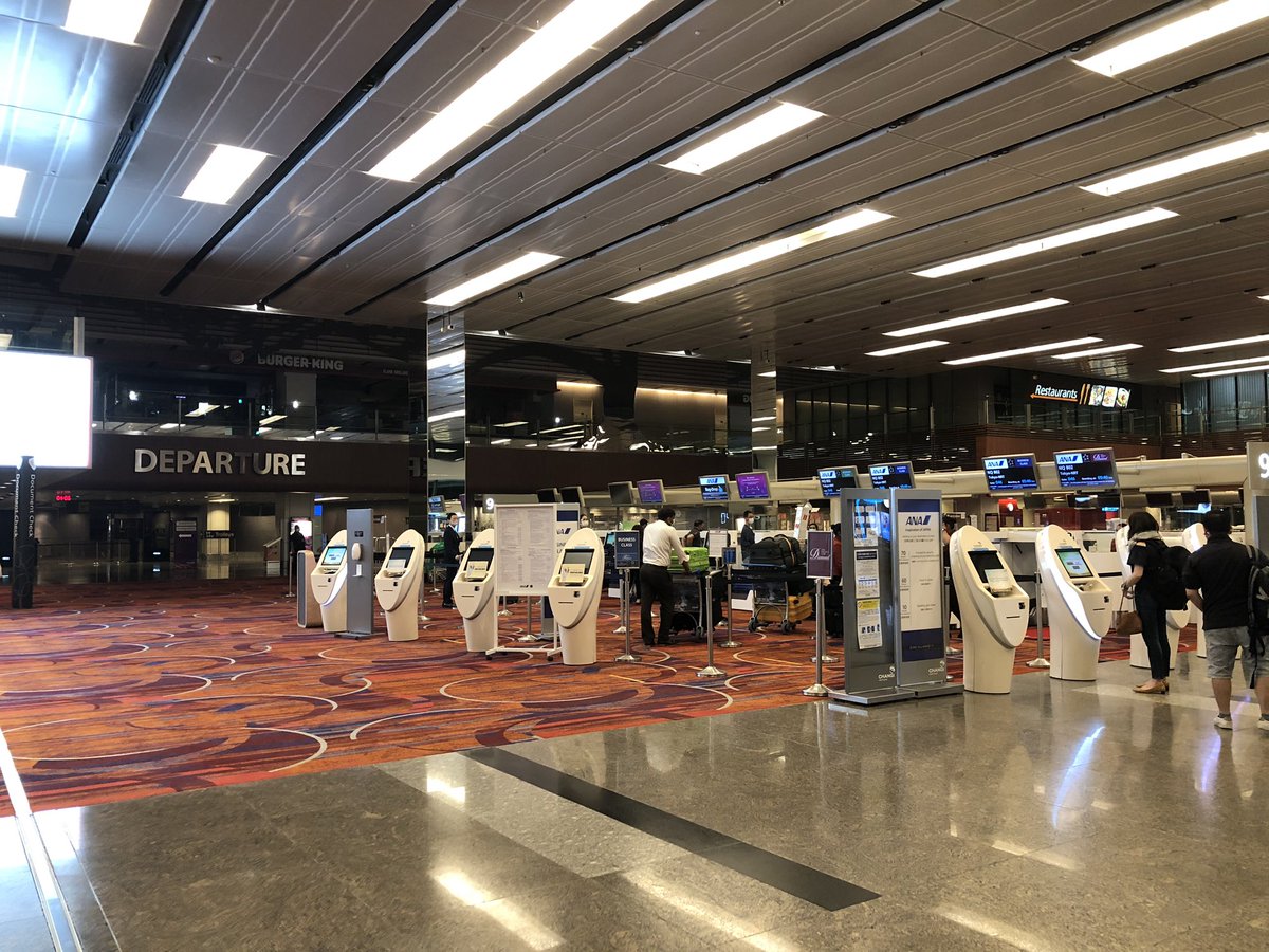 dai6055's tweet photo. これ、バイオハザードで、職員が感染して一旦静まり返ってるシーンやで🥶 https://t.co/Y6ipBlqCir