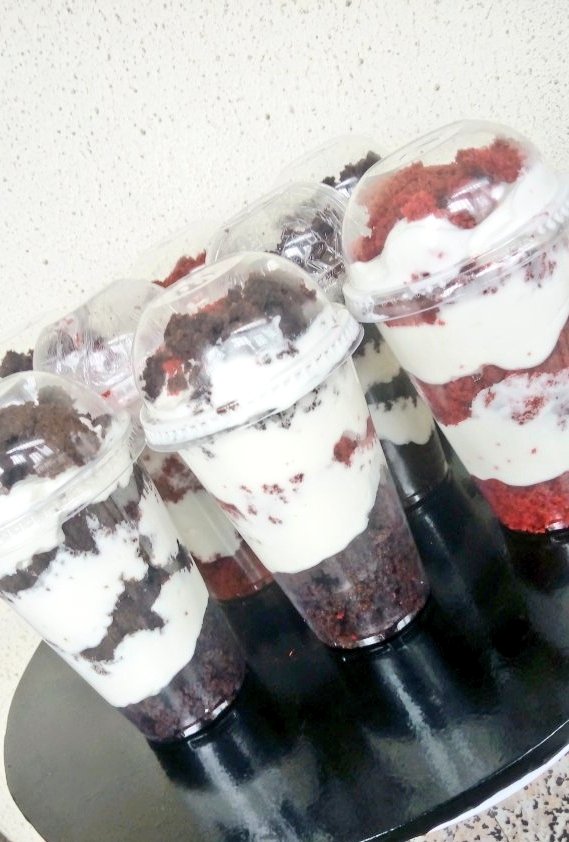 IndigoBakebar's tweet photo. New product alert guysss 💃💃💃
.
Introducing our CAKE PARFAIT.
.
CONTENT: red velvet or chocolate cake layered with whipped cream.
.
A cup goes for #1500 only
.
Strictly 24hrs pre-order and delivery option is available.
.
KINDLY RETWEET. I'm sure my customer is on your timeline https://t.co/3qC6f20f7h