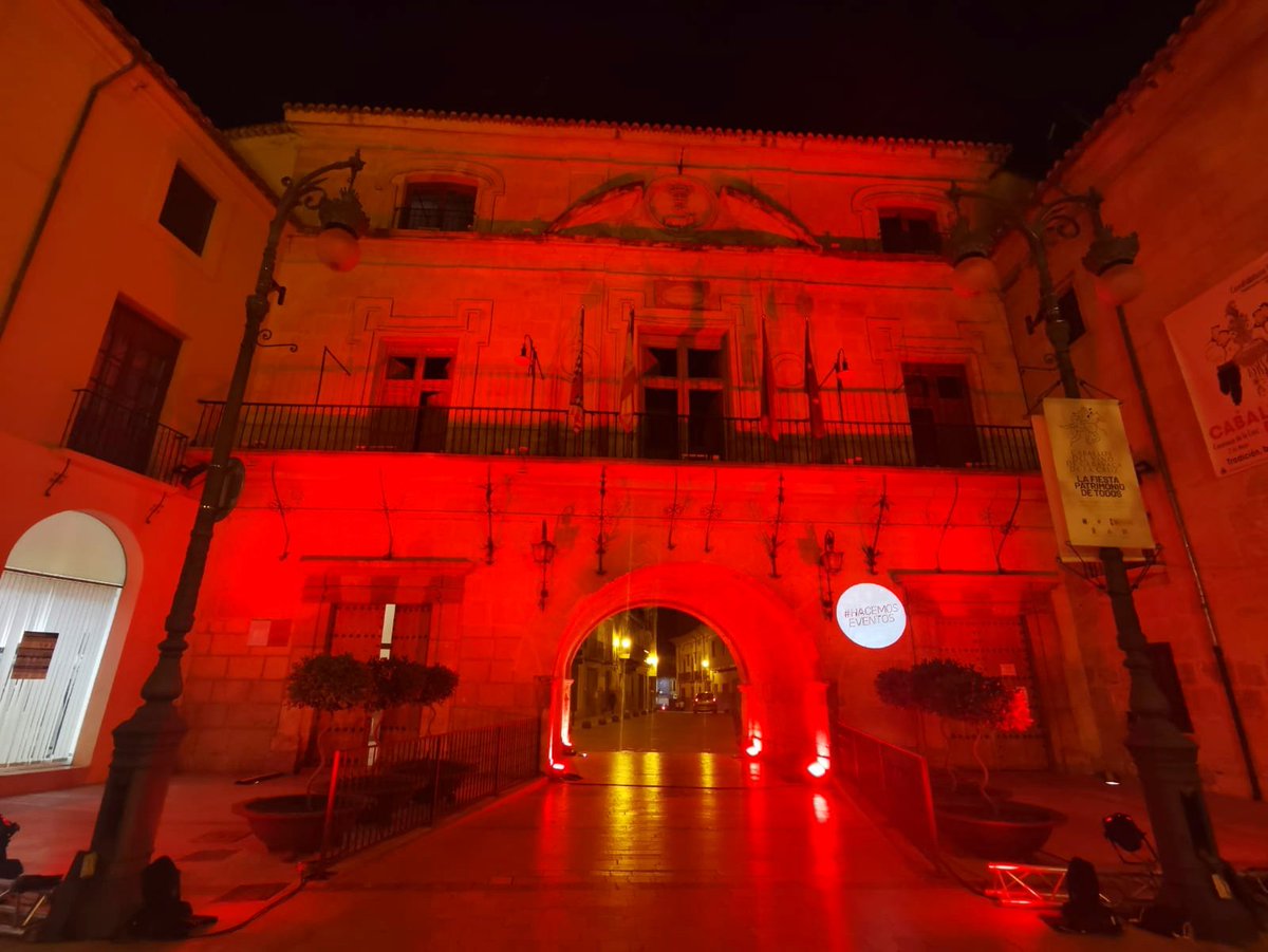 AytodeCaravaca's tweet photo. ¡#Caravaca seguirá apostando por la cultura segura! 

🎸🎭 El Ayuntamiento y la Unión de Empresas Productoras de Eventos de la Región de #Murcia, junto con artistas locales, se suman a la campaña Global Day de apoyo a la cultura, en #España promovida por movimiento Alerta Roja. https://t.co/8LjzKst4w2