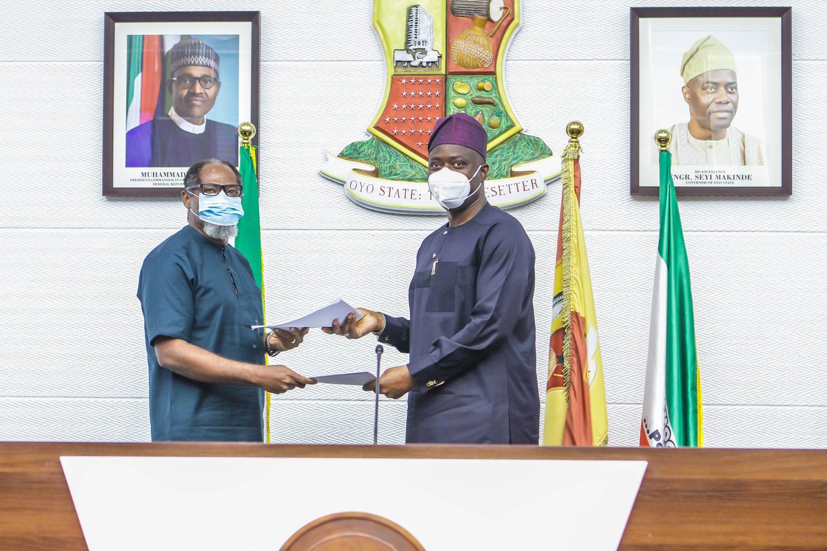 seyimakinde's tweet photo. This evening, we met with the management of Shell Nigeria Gas (SNG) led by the Managing Director, Ed Ubong. The meeting was to sign a memorandum of understanding (MoU) between the Oyo State Government and SNG for the construction of a Pressure Reduction &amp; Metering Station (PRMS). https://t.co/XGe0IYm2Na