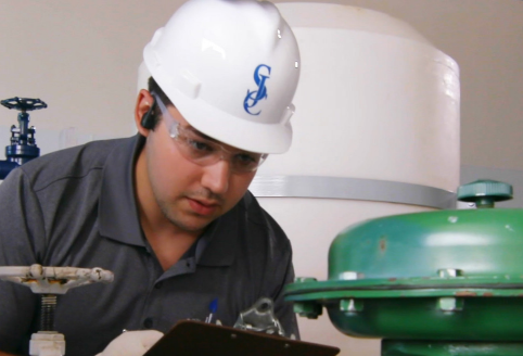 AspenHigherEd's tweet photo. .@SanJacCollege’s #ProcessTech program is an example of the institution’s commitment to #WorkBasedLearning. Students from different concentrations are brought together for a glycol lab capstone, mimicking real-life, cross-team scenarios. Read: https://t.co/bzXsvlBVOA https://t.co/BCMFToHuNn
