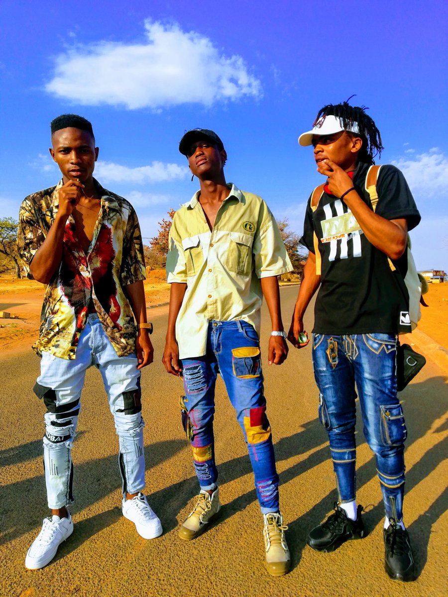 ZaZeggie's tweet photo. Me&amp;MaBros Was Shooting IntwenjanMusicVid By #EntertainmentPLUG 🔌🔥 https://t.co/LHKFH2yVdS