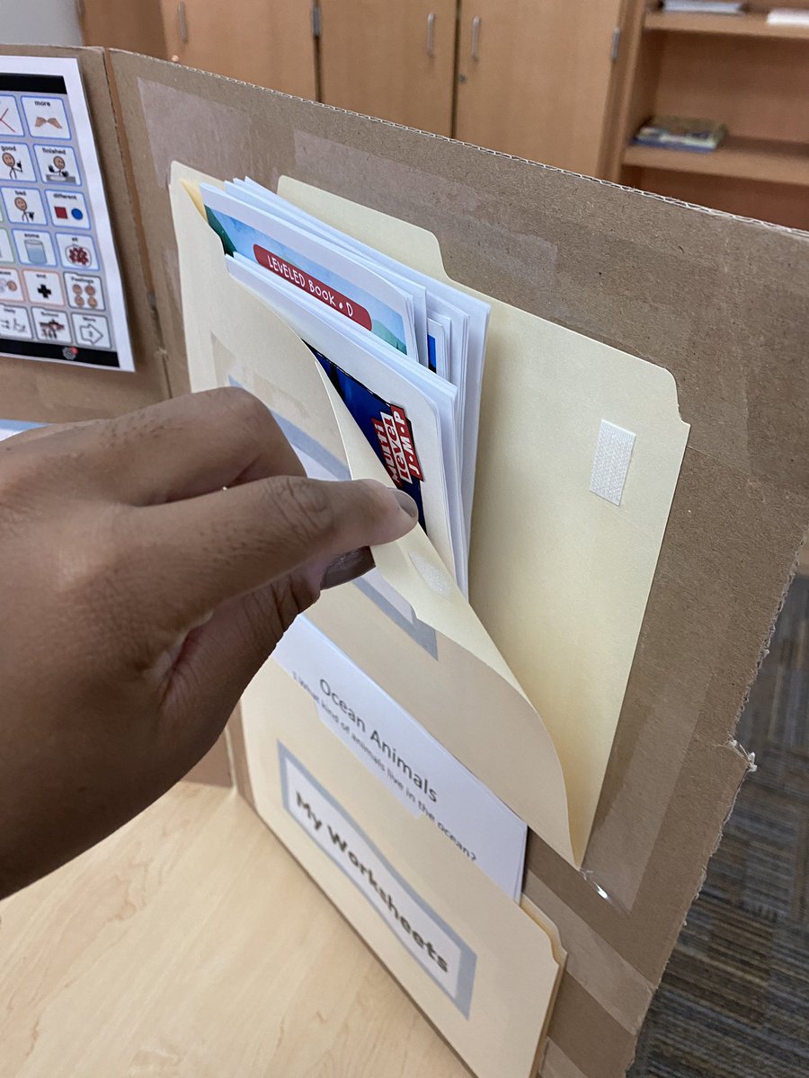 CallMeMoprah's tweet photo. I’m so proud of this “home office” I made for a S 🤩🤩🤩 His mom said he has a hard time doing school at home, and said it might help for him to have a poster/calendar of some sort - this is what I came up with! #sped https://t.co/DF2ULYwDGv