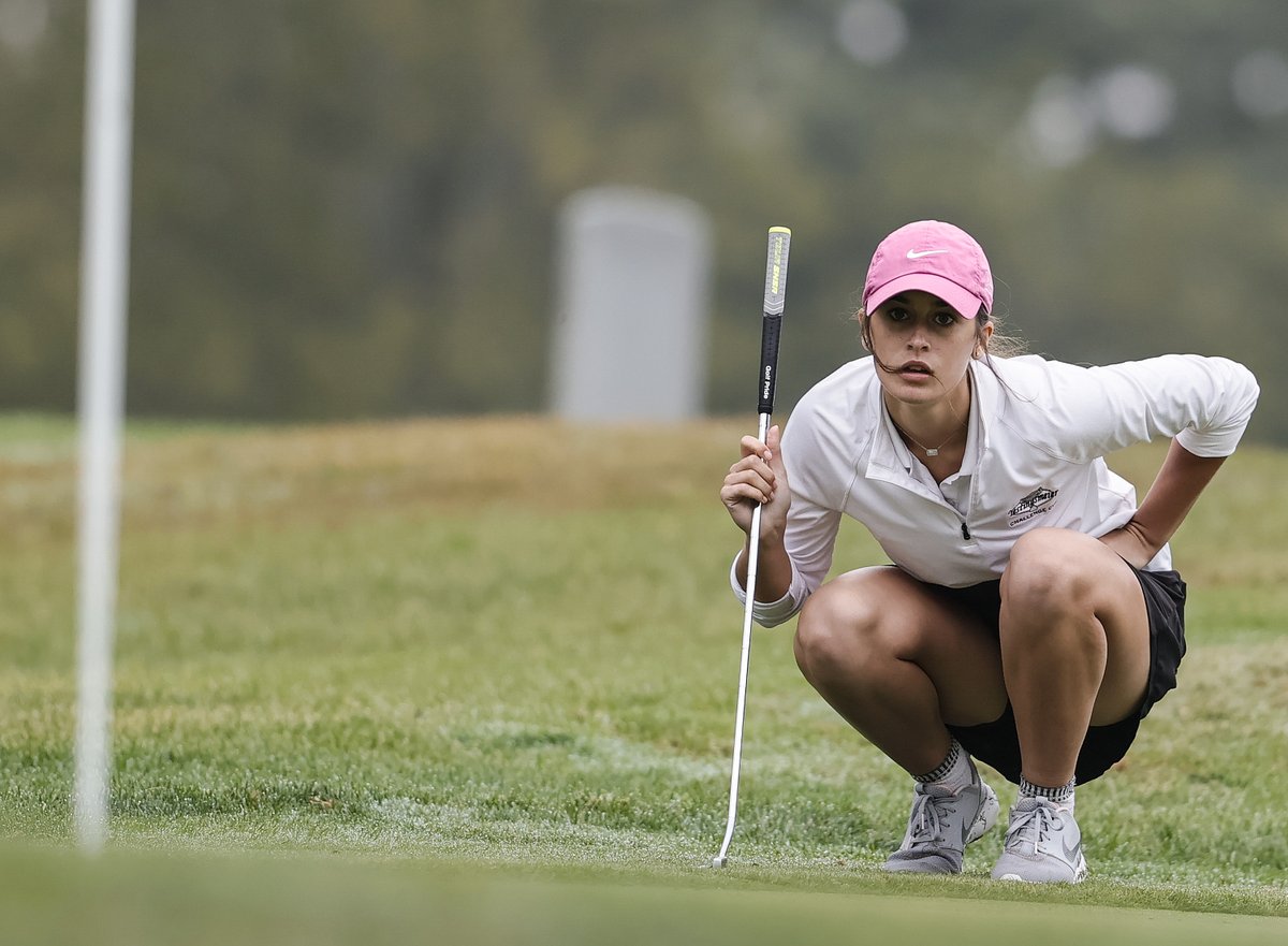 RobBaker119's tweet photo. Good luck to @MauraGuilfoy1 at the state golf! #StateBound @Gwoodathletics @IHSAA1 https://t.co/eUlAxE9OYS