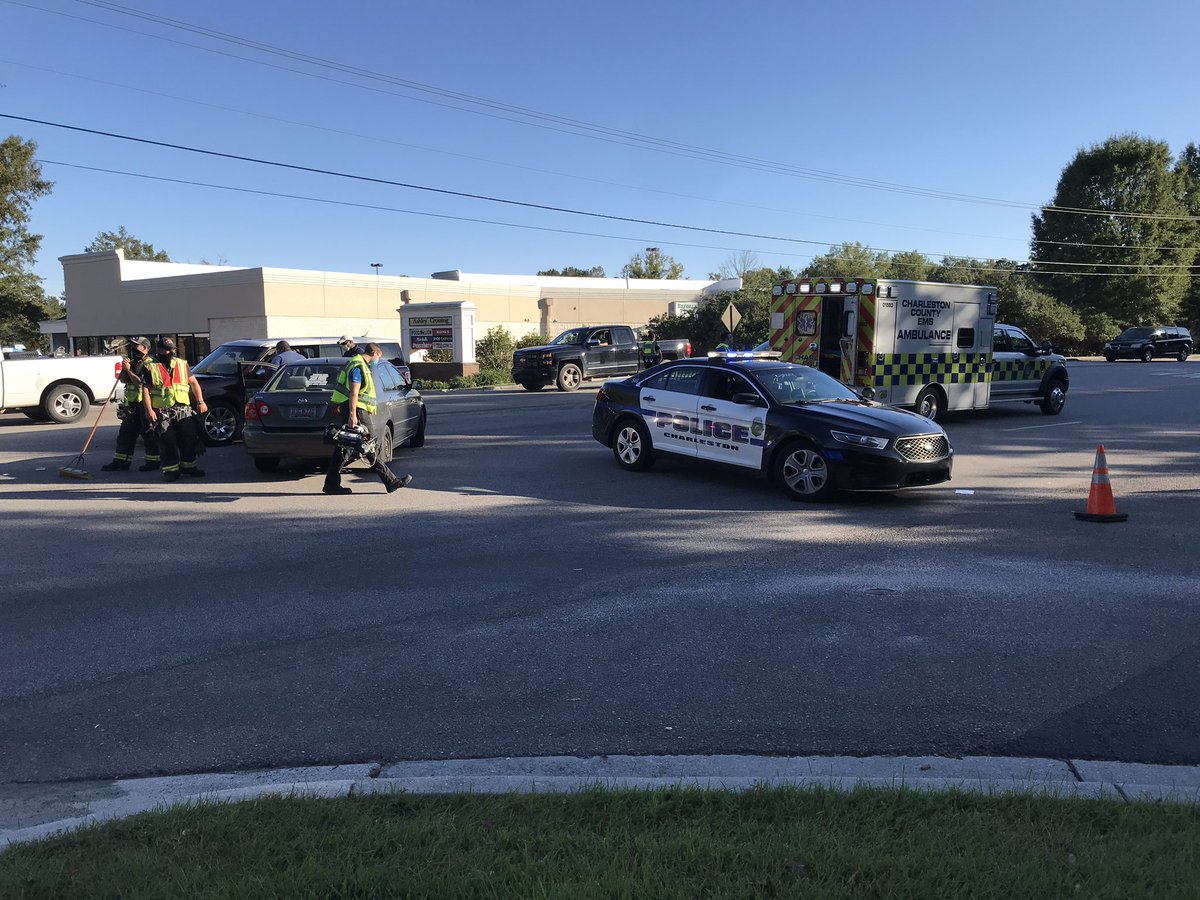 Traffic ax Magwood by Ashley Crossing/Home Depot. Traffic heading to Glenn McConnell being rerouted into Home Depot parking lot. #chstrfc <a href="/Live5News/">Live5News</a>