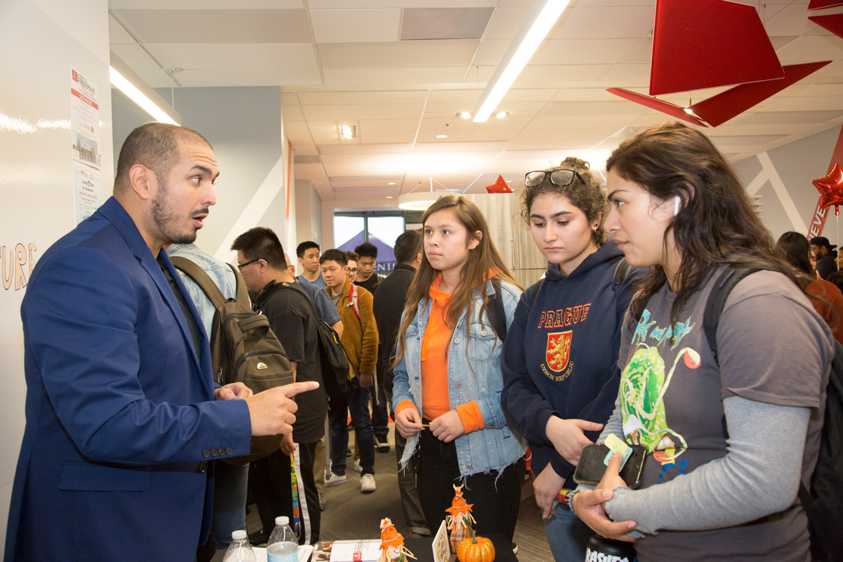CalCommColleges's tweet image. With a laser-like focus on giving all students the tools they need to succeed, Pasadena City College demonstrates strong retention &amp;amp; degree completion rates &amp;amp; offers a high-quality learning environment. 

#DrJohnWRiceAwards #StudentSuccess #GuidedPathways @PCCLancers