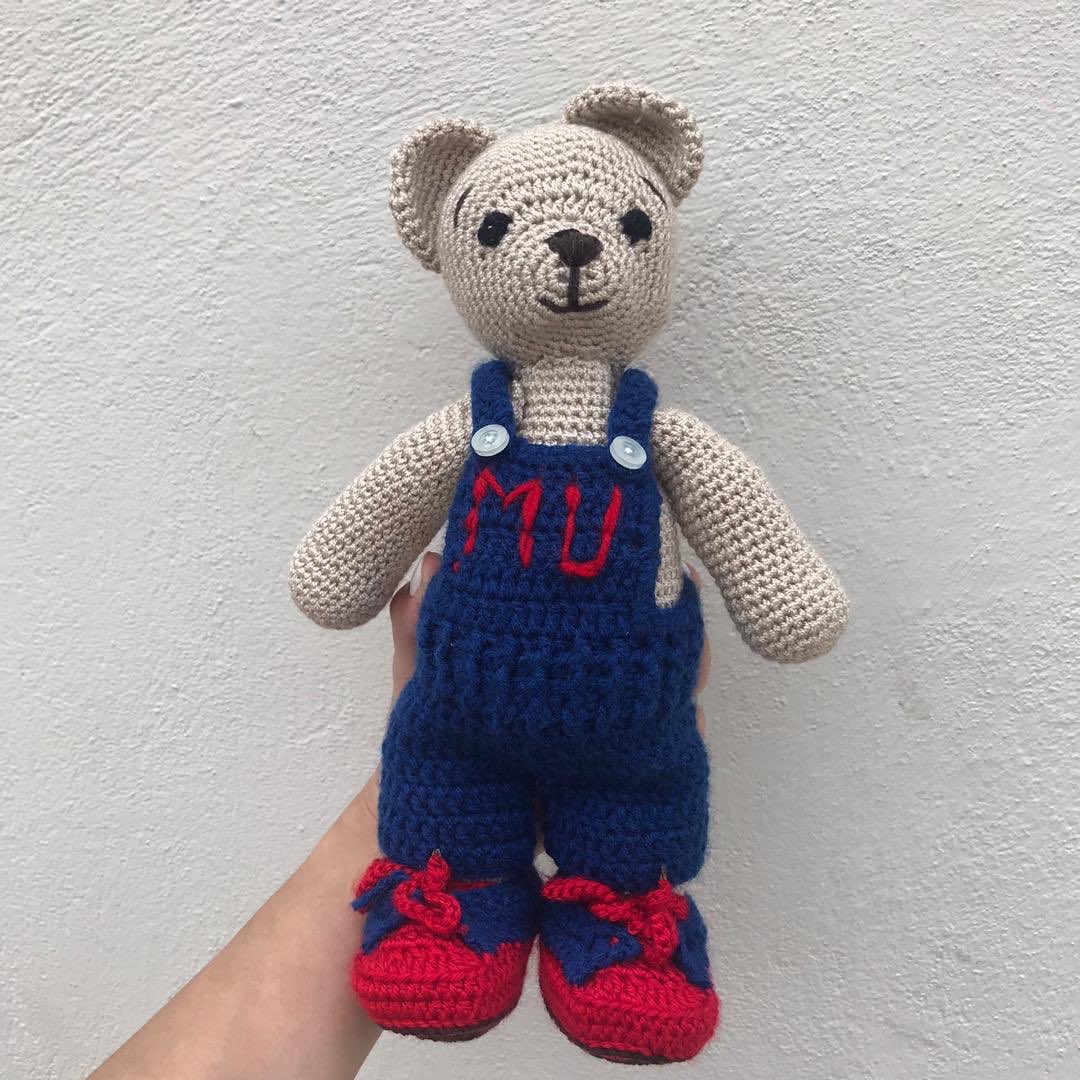 Stirlingsgs's tweet image. Mi mamá está vendiendo estos peluchitos que hace con mucho amor, esta triste porque solo ha vendido uno. Me ayudan a que los venda? 
Esta en nueva barcelona ♥️🐻 y tiene cuenta en Instagram @kitycrochet