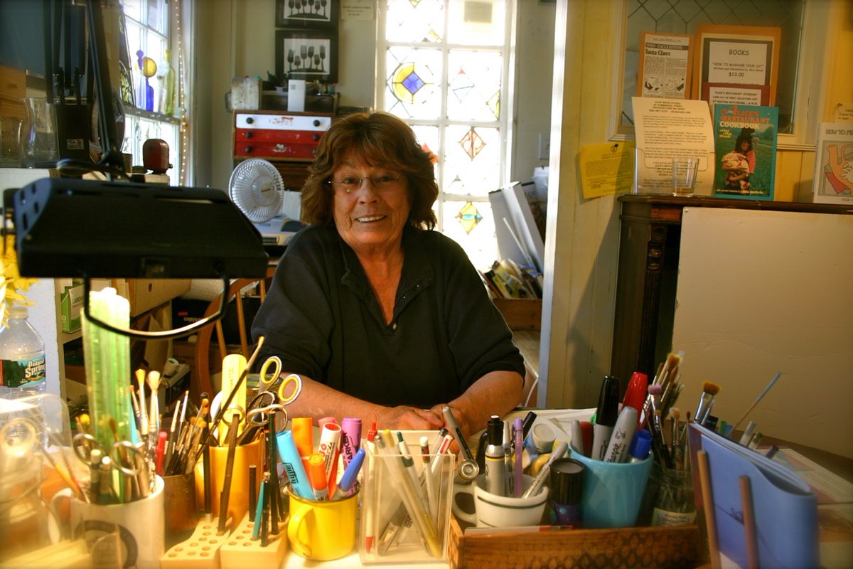 stevesilberman's tweet image. Alice Brock, the Alice of "Alice's Restaurant," is now a lovely, smart, sweet woman facing medical expenses and hard times. A friend has launched a @GoFundMe for her. If you play Arlo's song each Thanksgiving, consider giving to the woman who inspired it. gofundme.com/f/you-can-give…