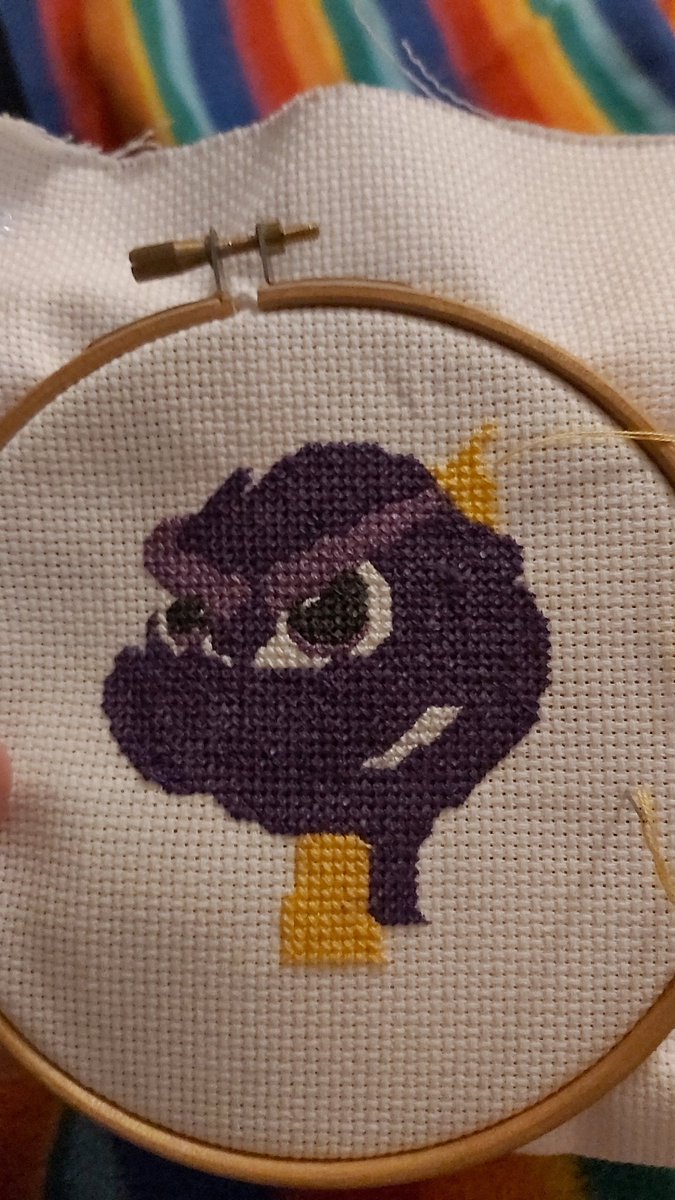 LozzyH3's tweet photo. So for suffering bad anxiety & depression for the last week I picked up cross stitch again... still early but I'm proud of my progress #crossstitch #SpyroTheDragon #classicspyro #MentalHealthMatters https://t.co/zmsSLeeYu9