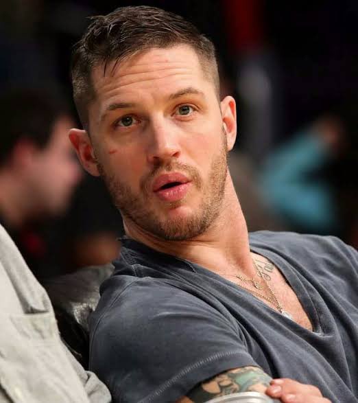 gossipmagazinn's tweet photo. Tom Hardy sen efsane birisin.. https://t.co/FTiKu3gU7l