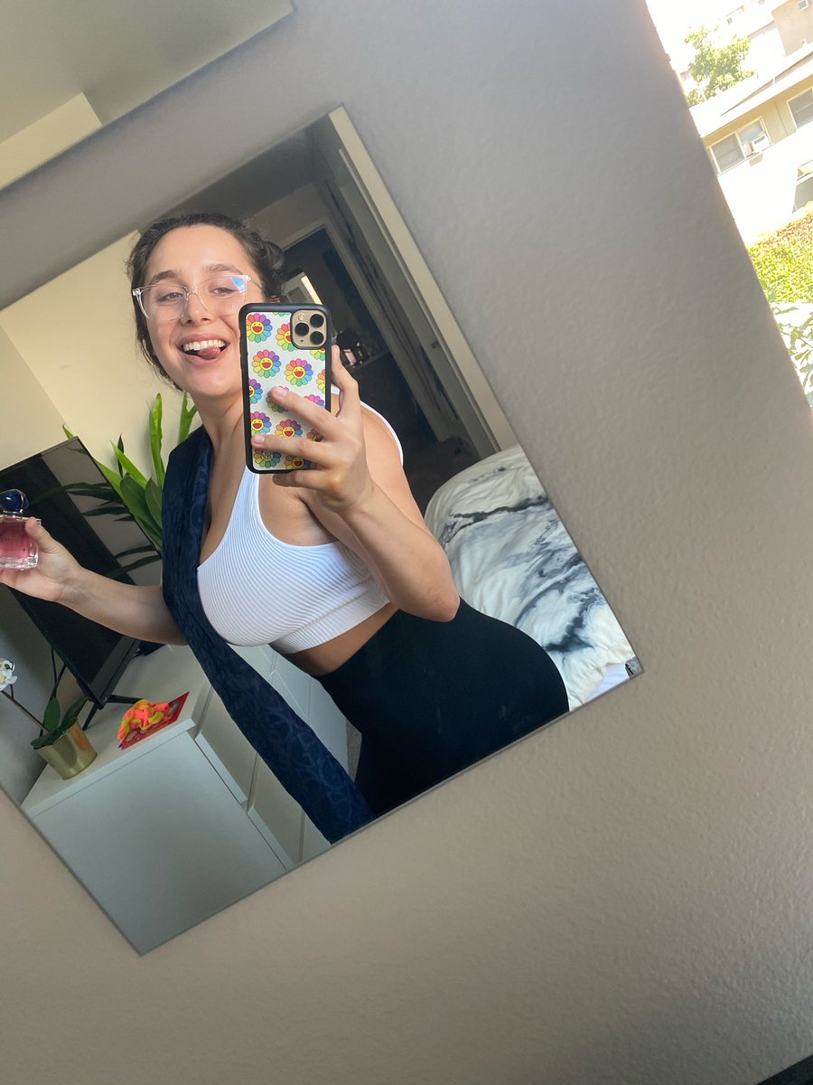 AmandaRomeWest's tweet photo. On god . God is good. She wants to see me succeed and live out her prophecies for the Jewish Girls in this world. ๐
๐ผ
#JewishGirl #BelieveInYourself #StayHumble #GodAndFamilyFirst https://t.co/NbG8HX71dO