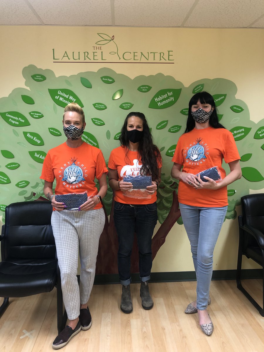 A third delivery was made to  @thelaurelcentre, who offer group counselling for women who have experienced childhood or adolescent sexual abuse. Check out the tagged organizations in this thread to learn more about the fantastic work they do!  #TheMaskProject  #Winnipeg
