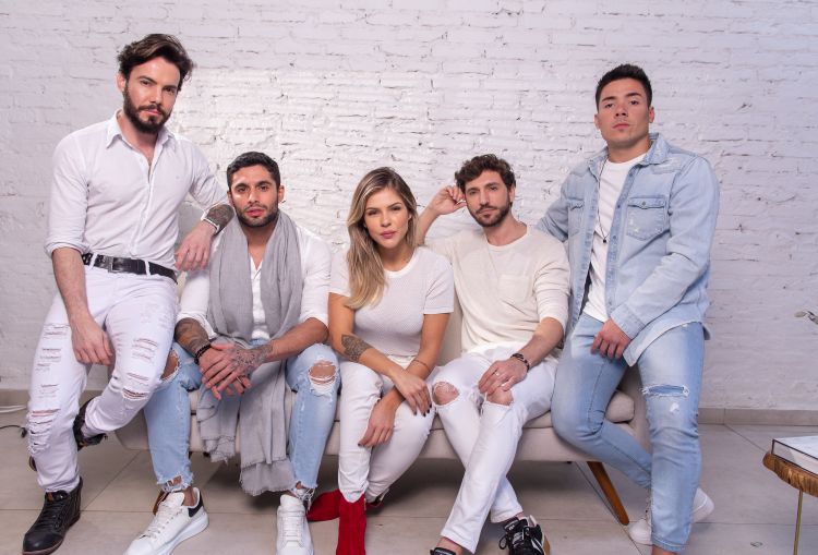 ChiceFashion's tweet photo. Chic e Fashion: Aneethum anuncia novo time de embaixadores https://t.co/jAq7EL46yv https://t.co/F5GxOyFsWb