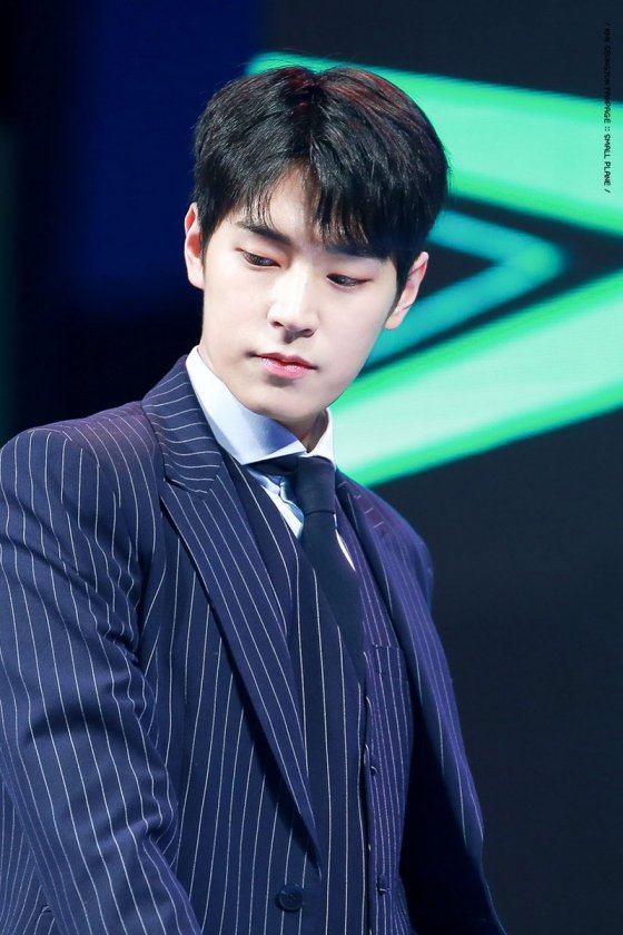 Just a few more pics of seoham owning the concept ...