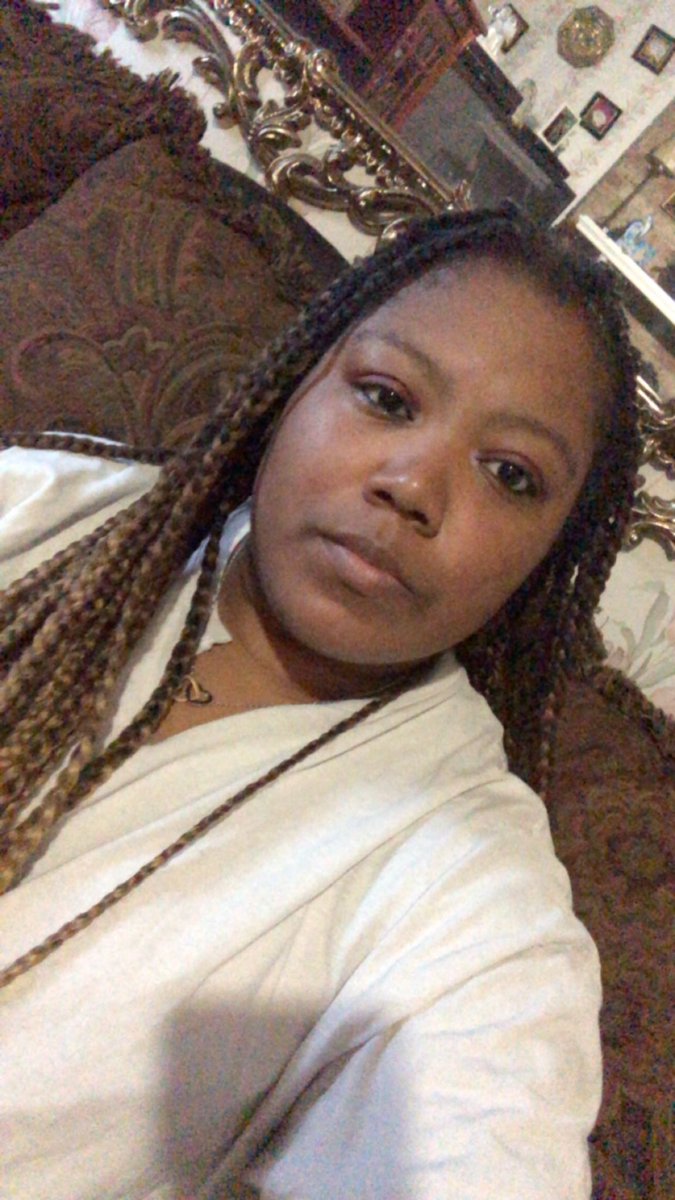 __simplykb's tweet photo. @Jess_Leigh91 @MarieG_xD @KelTheFlow @Snapchat https://t.co/722yK4CabH