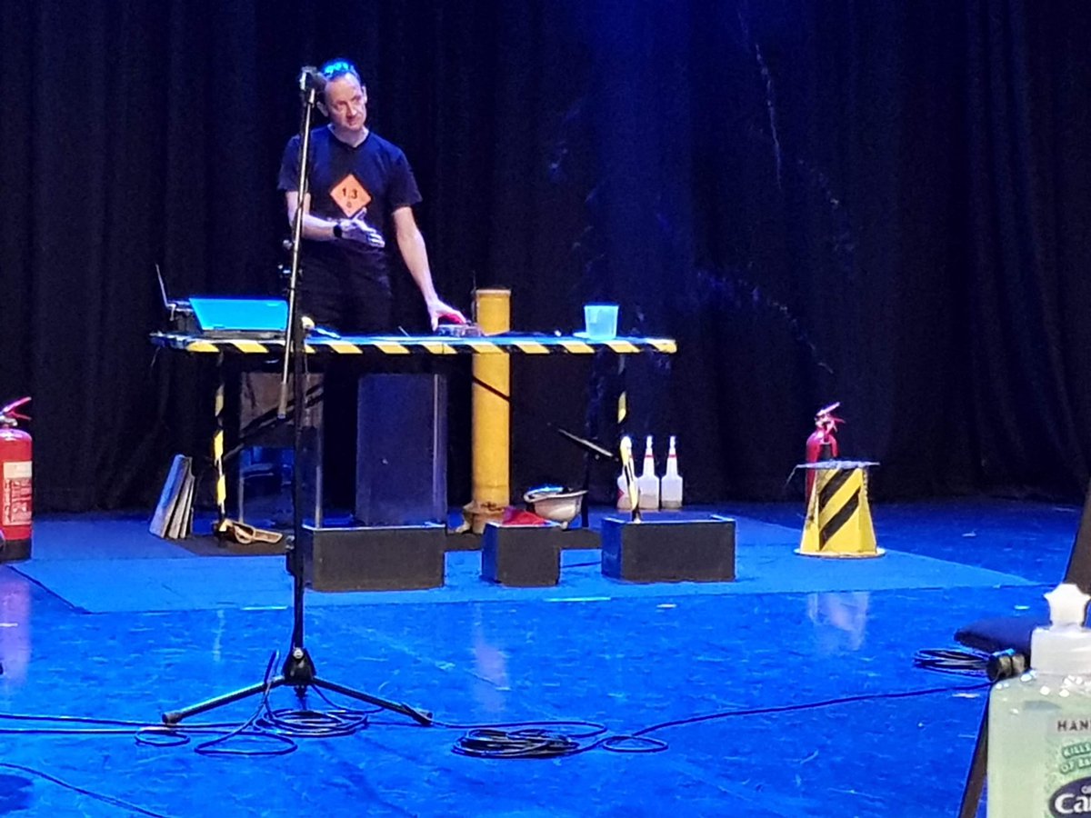 Fylde Coast Physics annual awards went with a bang! <a href="/BlackpoolSixth/">Blackpool Sixth</a> <a href="/LancUniPhysics/">Lancaster Physics</a> <a href="/ogdentrust/">Ogden Trust</a> <a href="/lancsfutureu/">Future U #UniConnect</a> <a href="/MatthewTosh/">Matthew Tosh</a> <a href="/ScienceSixth/">Blackpool Sixth Science</a>  #pyrotechic #physics