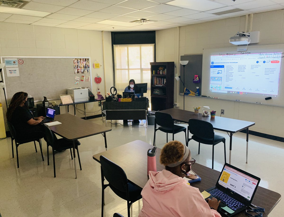 MrsDelaney101's tweet photo. Facilitated an awesome simulated #SimultaneousInstruction PLC today with the @BearCreekMS ELA Department using @DiscoveryEdβs Spiral platform! Such a great experience for teachers to practice learning like our students! #AllBearCreek @PrincipalFelipe @brianking105 @FCSliteracy https://t.co/ABZGhmDQwW